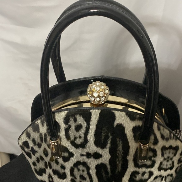 UNBRANDED MOB WIFE PURSE BIG STUDDED CLOSURE NEW SHOULDER STRAP Leopard Print - Picture 6 of 15
